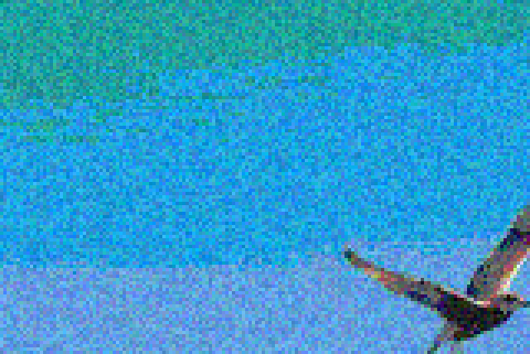 Derselbe Himmel, grob gesprenkelt in Blau, Grün und Violett.