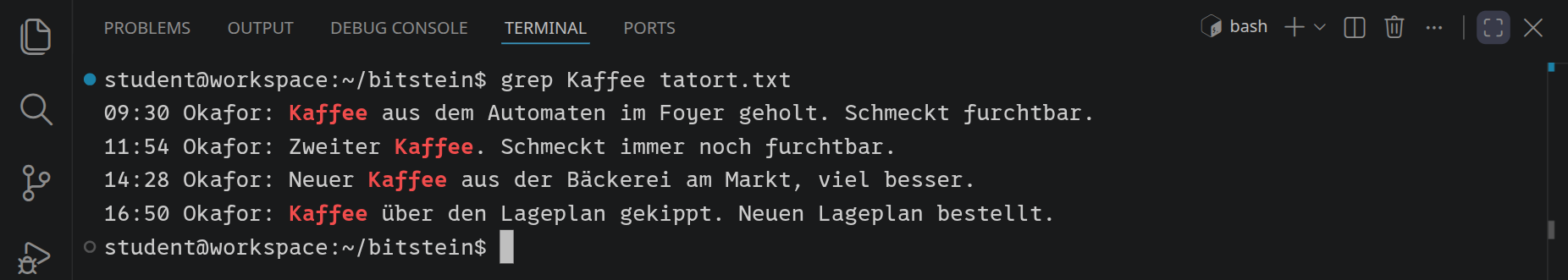 Vier Zeilen aus tatort.txt, in denen Kommissar Okafor über den Kaffee schreibt, vom Automaten im Foyer bis zum Kaffee über dem Lageplan.
