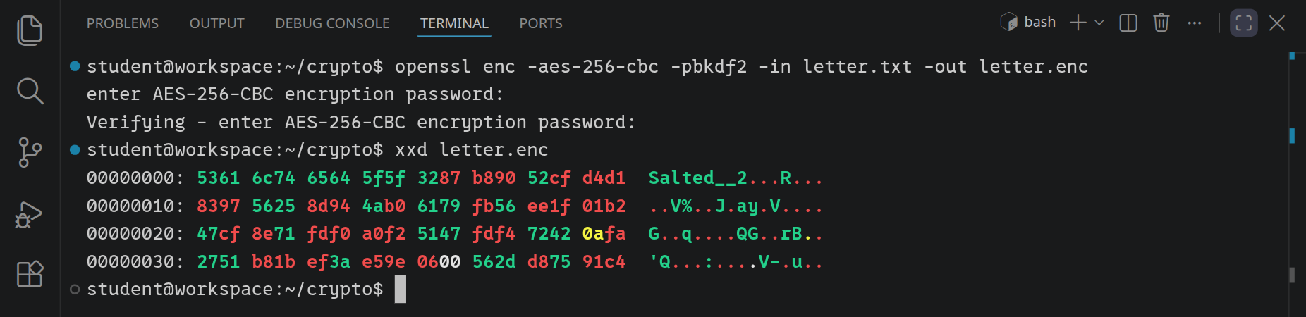 openssl enc fragt nach dem Passwort und seiner Bestätigung. xxd letter.enc zeigt danach vier Zeilen mit je 16 Bytes, links als Hexadezimalzahlen, rechts als Zeichen: vorn das Wort Salted__, danach nur noch zufällig wirkende Bytes.