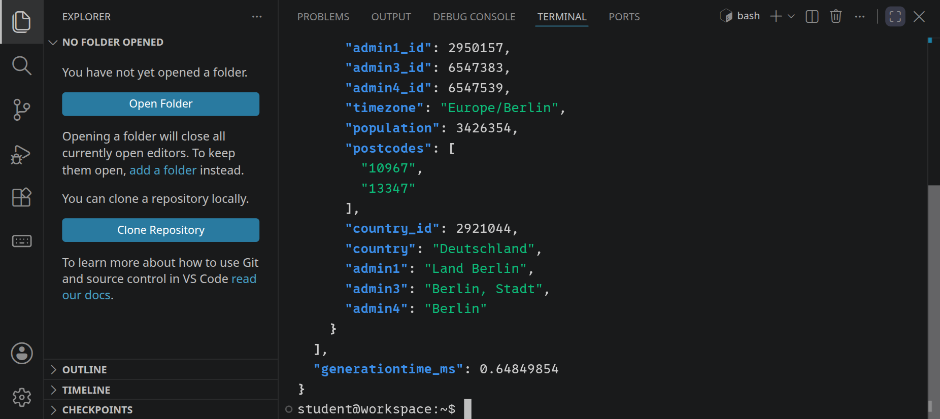 Im Terminal das Ende der Antwort der Geocoding-API als eingerücktes JSON: die Zeitzone Europe/Berlin, die Einwohnerzahl, eine Liste von Postleitzahlen, Land und Bundesland, darunter generationtime_ms.